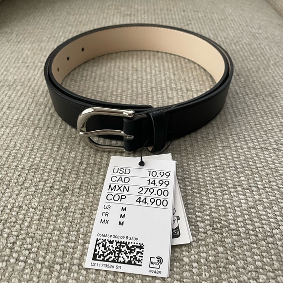 H&M Accessories - H&M Women’s black belt with silver buckle size Medium